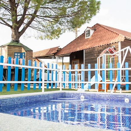 Bungalow Perotonar Ideal Para Familia Con Ninos La Puebla de Cazalla Extérieur photo